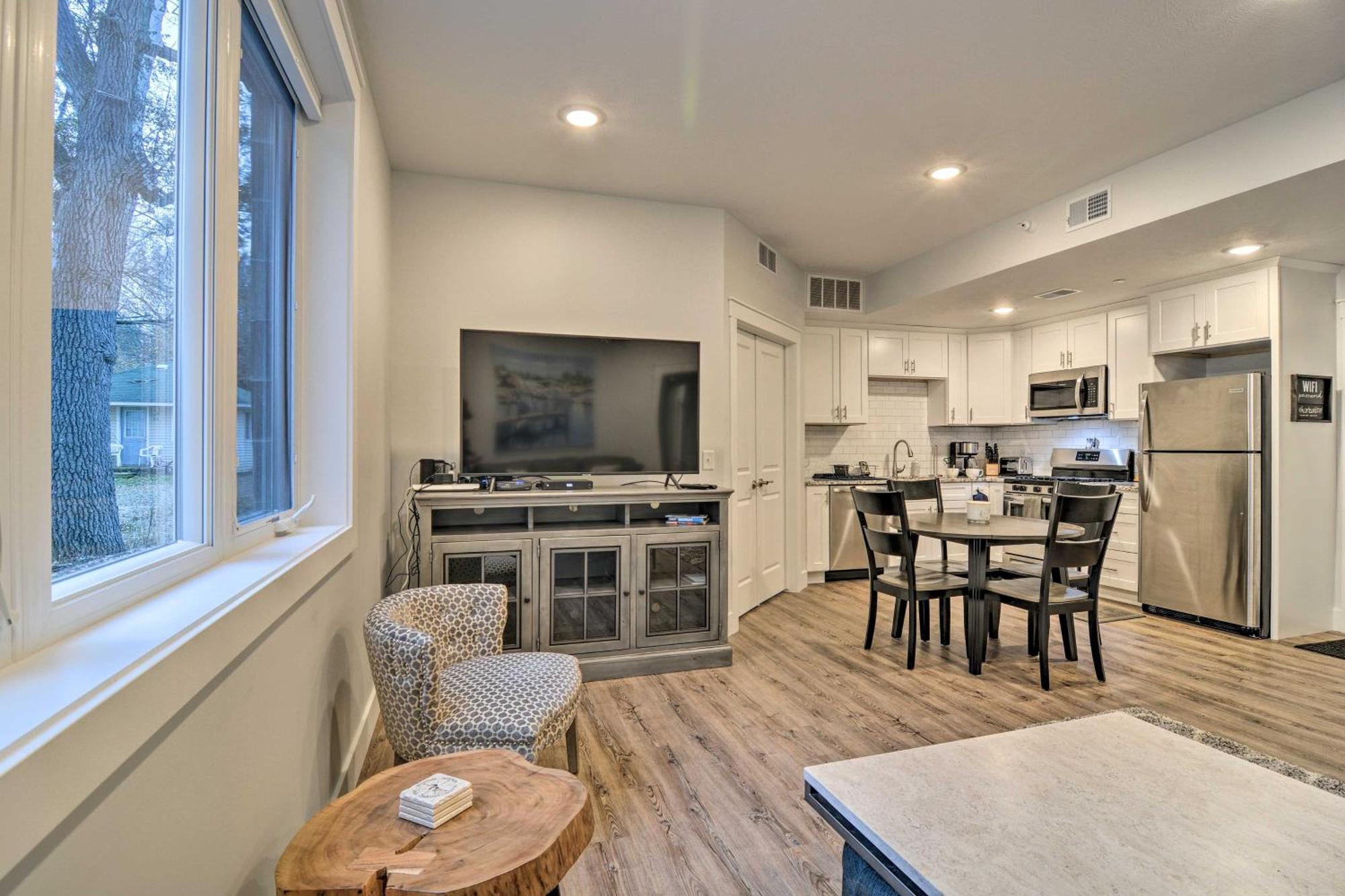 Modern Traverse City Condo About 1 Mi To Bay! Экстерьер фото