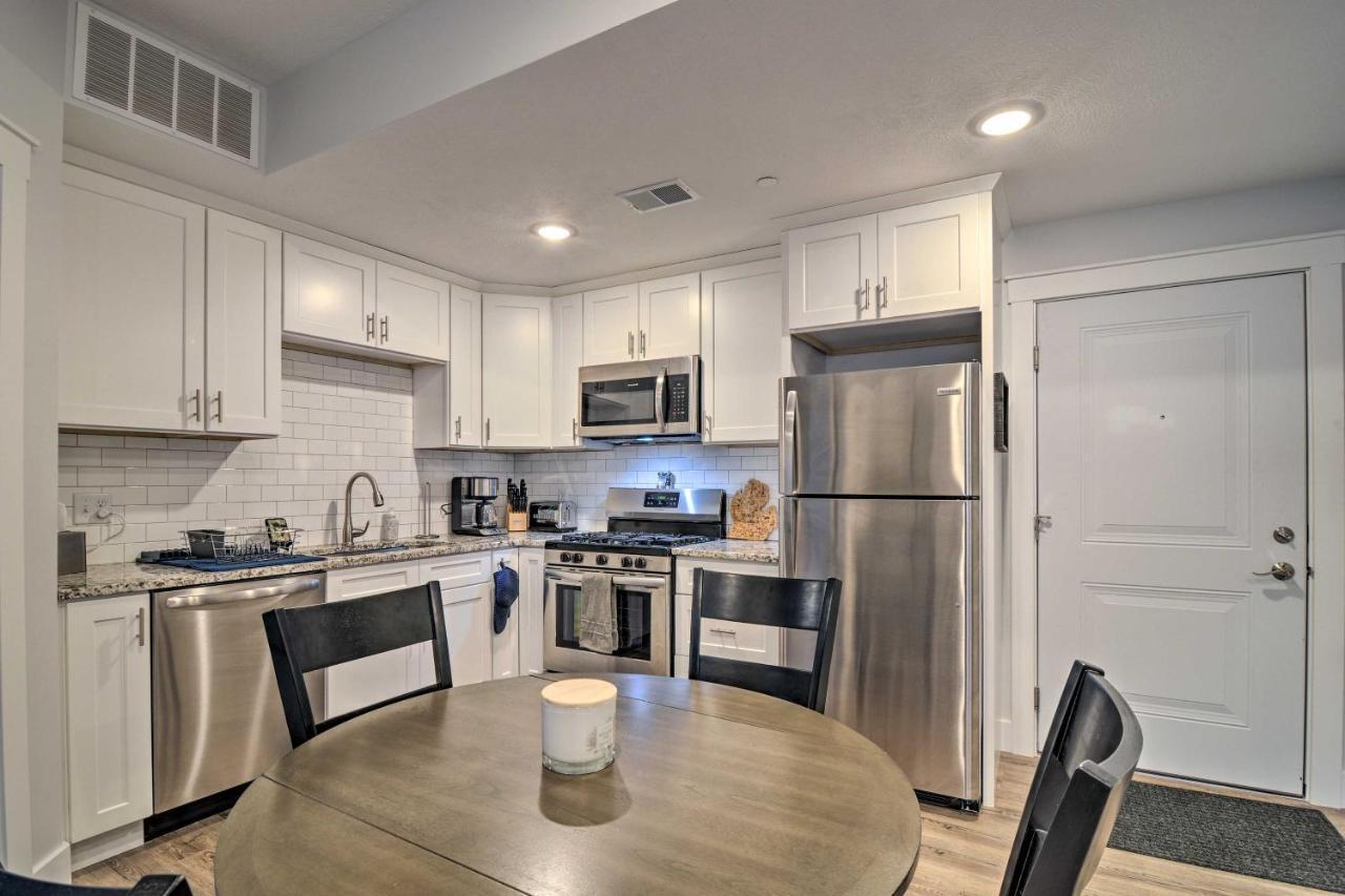 Modern Traverse City Condo About 1 Mi To Bay! Экстерьер фото