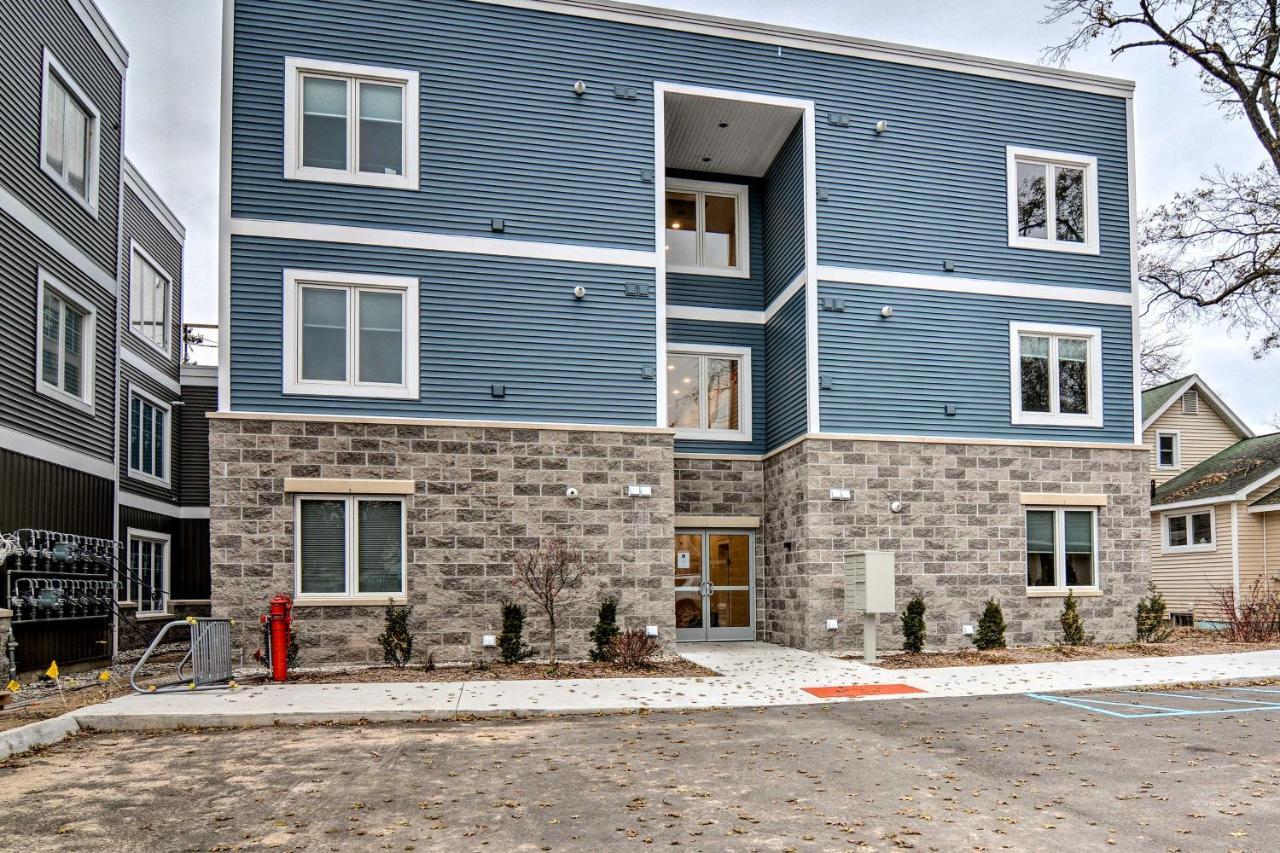 Modern Traverse City Condo About 1 Mi To Bay! Экстерьер фото